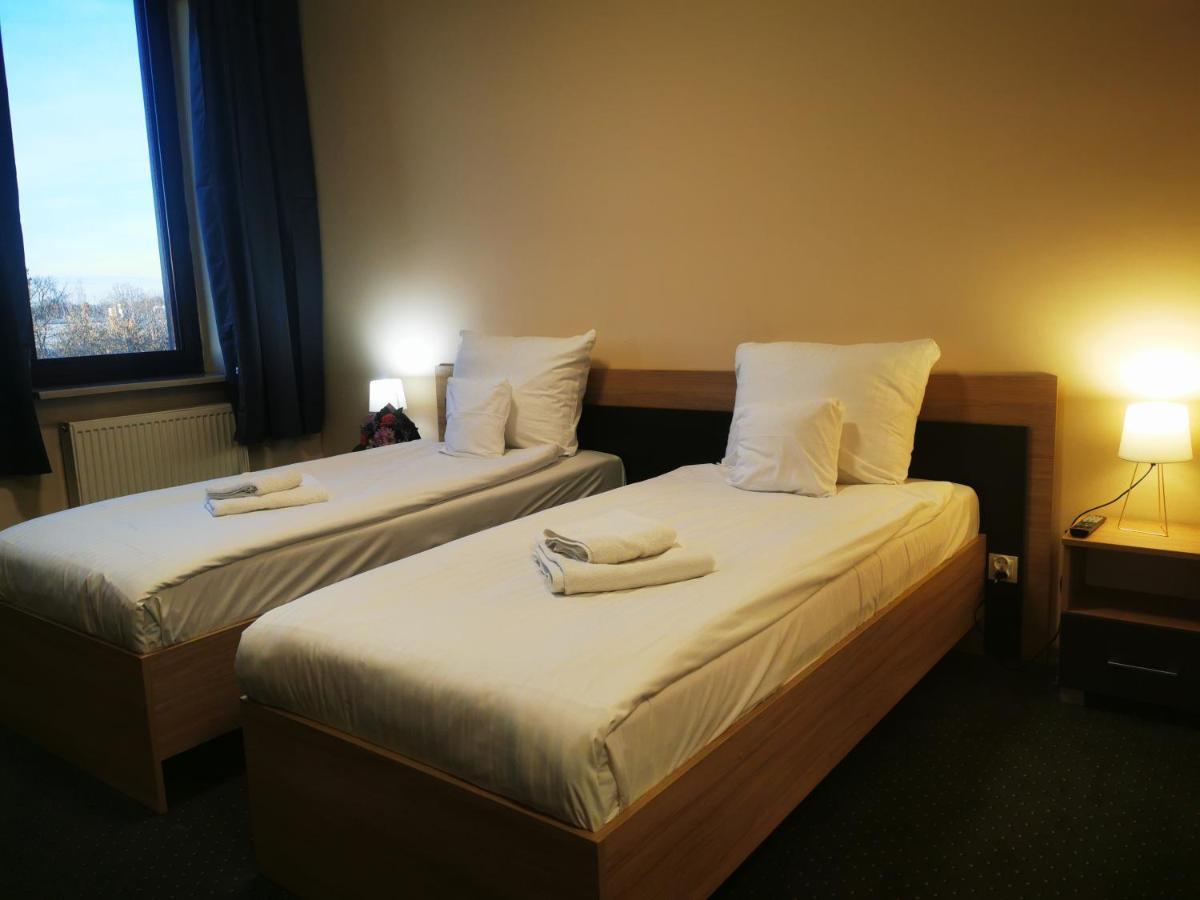 Fort Hotel 바르샤바 외부 사진