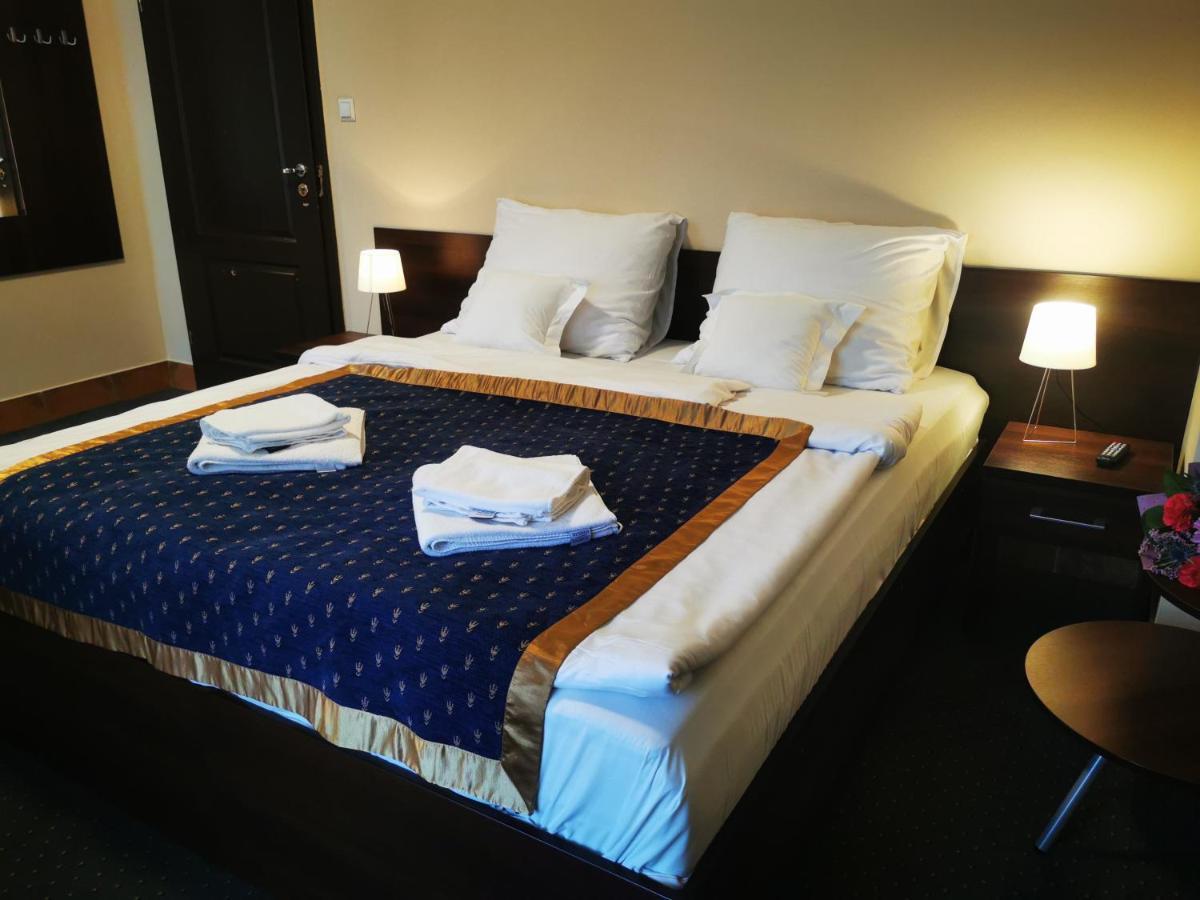 Fort Hotel 바르샤바 외부 사진
