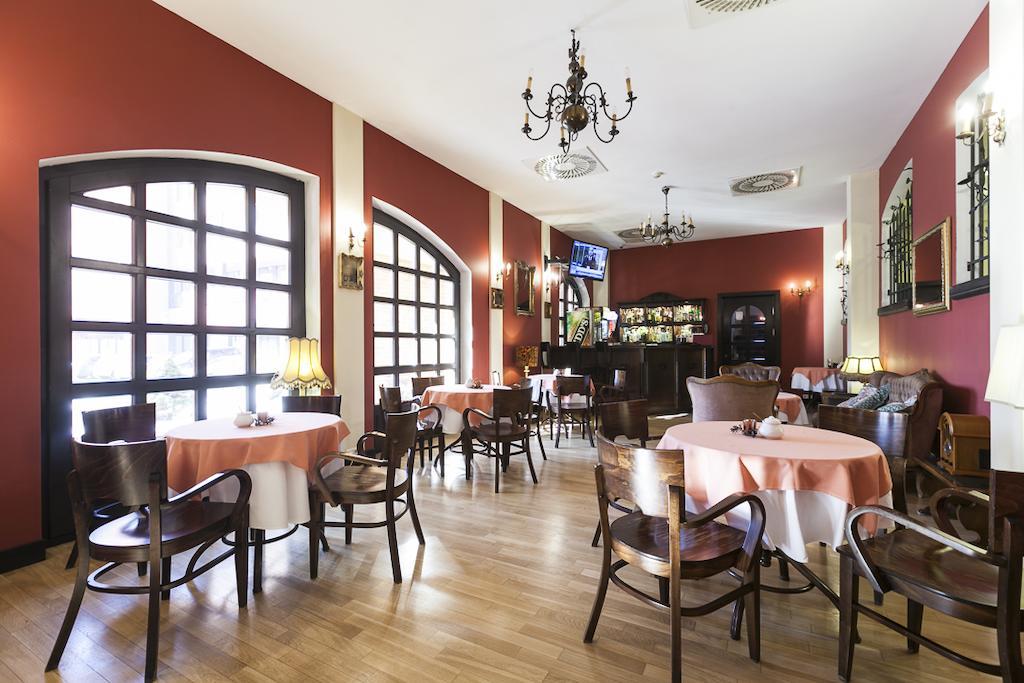 Fort Hotel 바르샤바 외부 사진